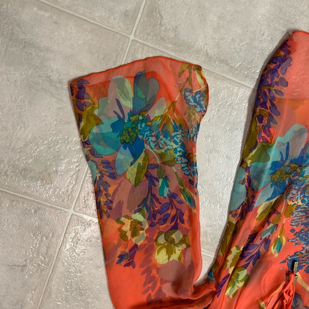 HALE BOB 100% Silk Top
Size S Like New
5 Star Seller ***** - Picture 8 of 9